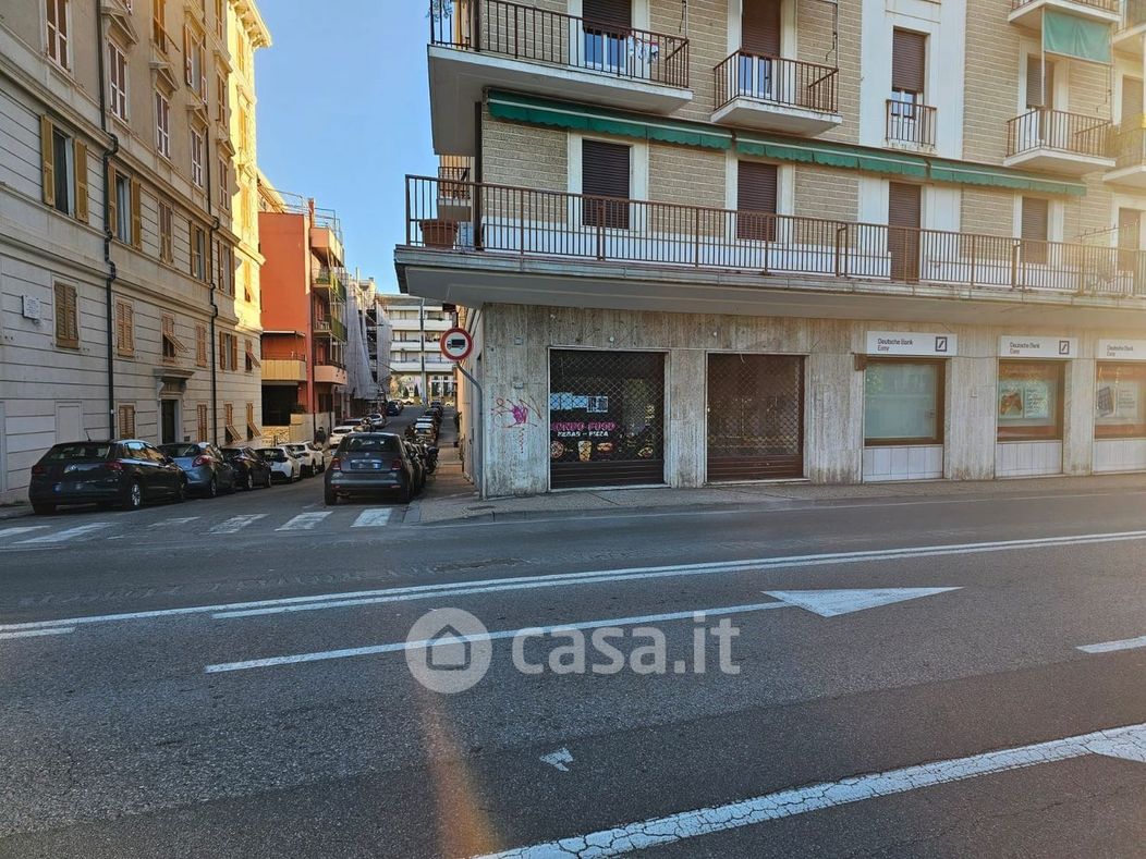 Negozio/Locale commerciale in Affitto in Via Mazzini a Sestri Levante