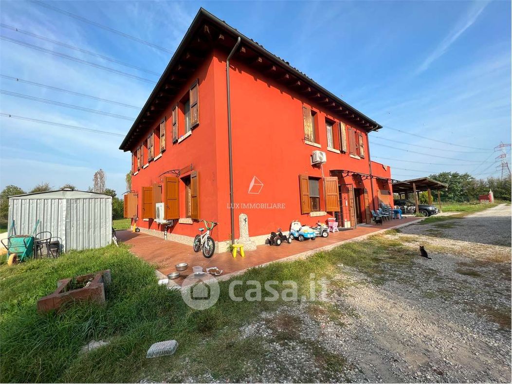 Casa Bi/Trifamiliare in Vendita in Strada Gherbella a Modena