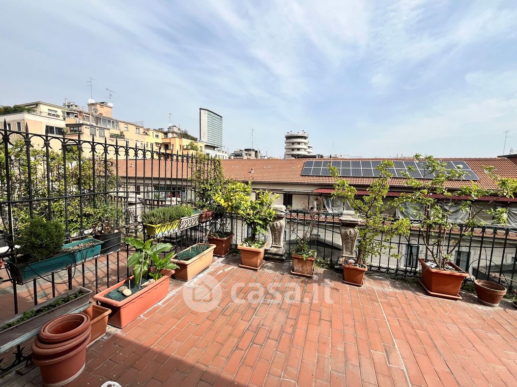 Appartamento in Affitto in Via San Gregorio 53 a Milano