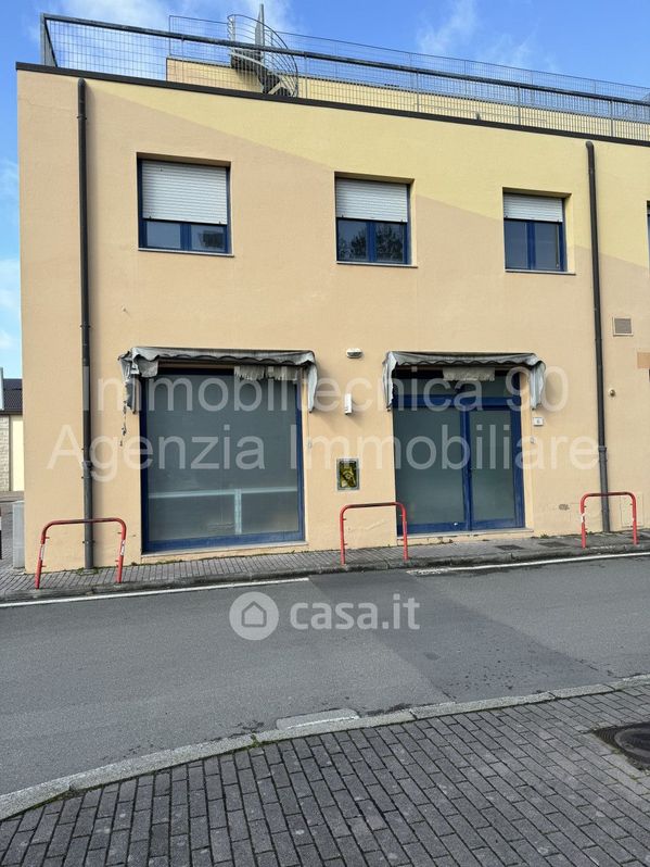 Negozio/Locale commerciale in Affitto in Zona C a Arezzo