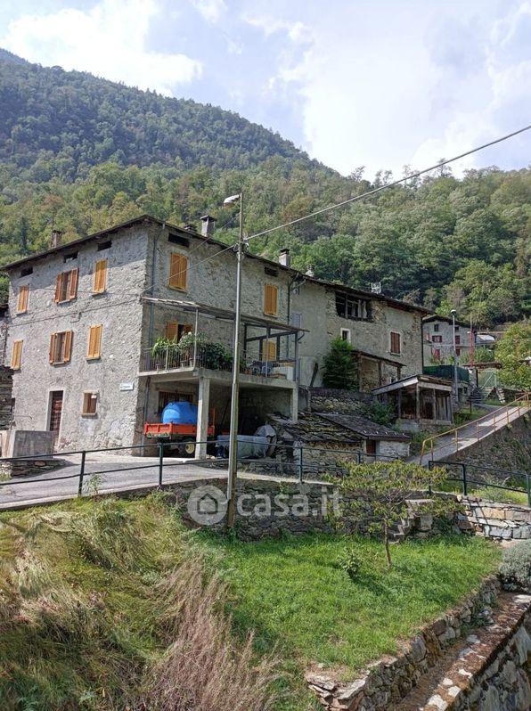 Villa in Vendita in Località Arquino a Sondrio
