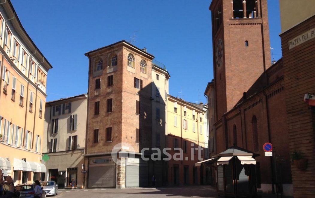 Appartamento in Vendita in Piazza del Borgo a Piacenza