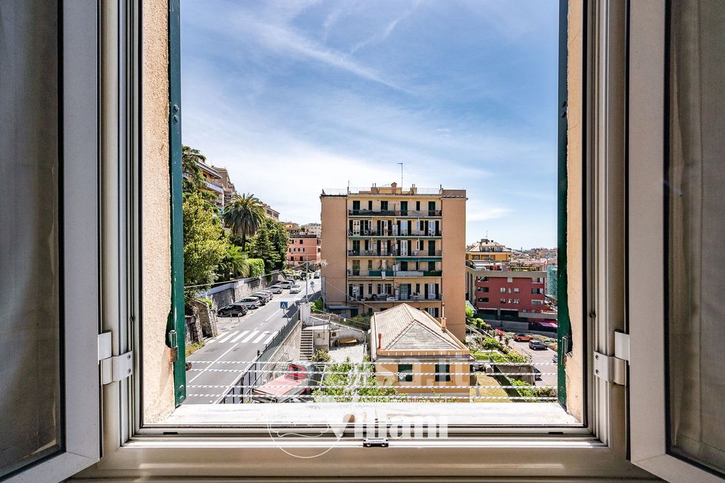 Appartamento in Vendita in Via Borgoratti a Genova