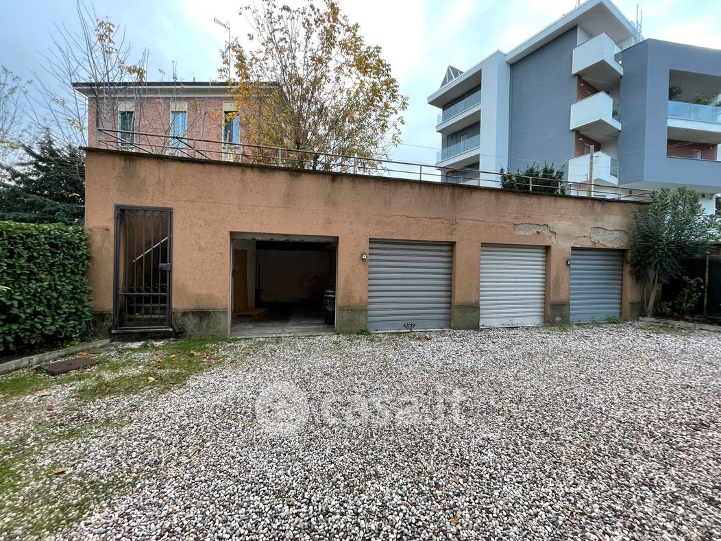 Garage/Posto auto in Vendita in Via L. Fontana 12 a Modena
