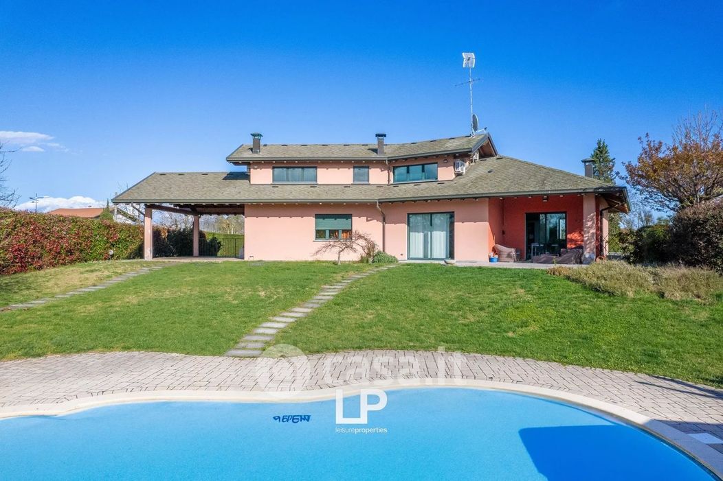 Villa in Vendita in Via Arbora 10 a Gattico-Veruno