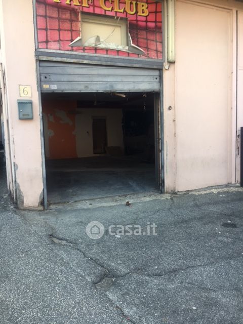 Negozio/Locale commerciale in Affitto in Via Monti della Valchetta a Roma