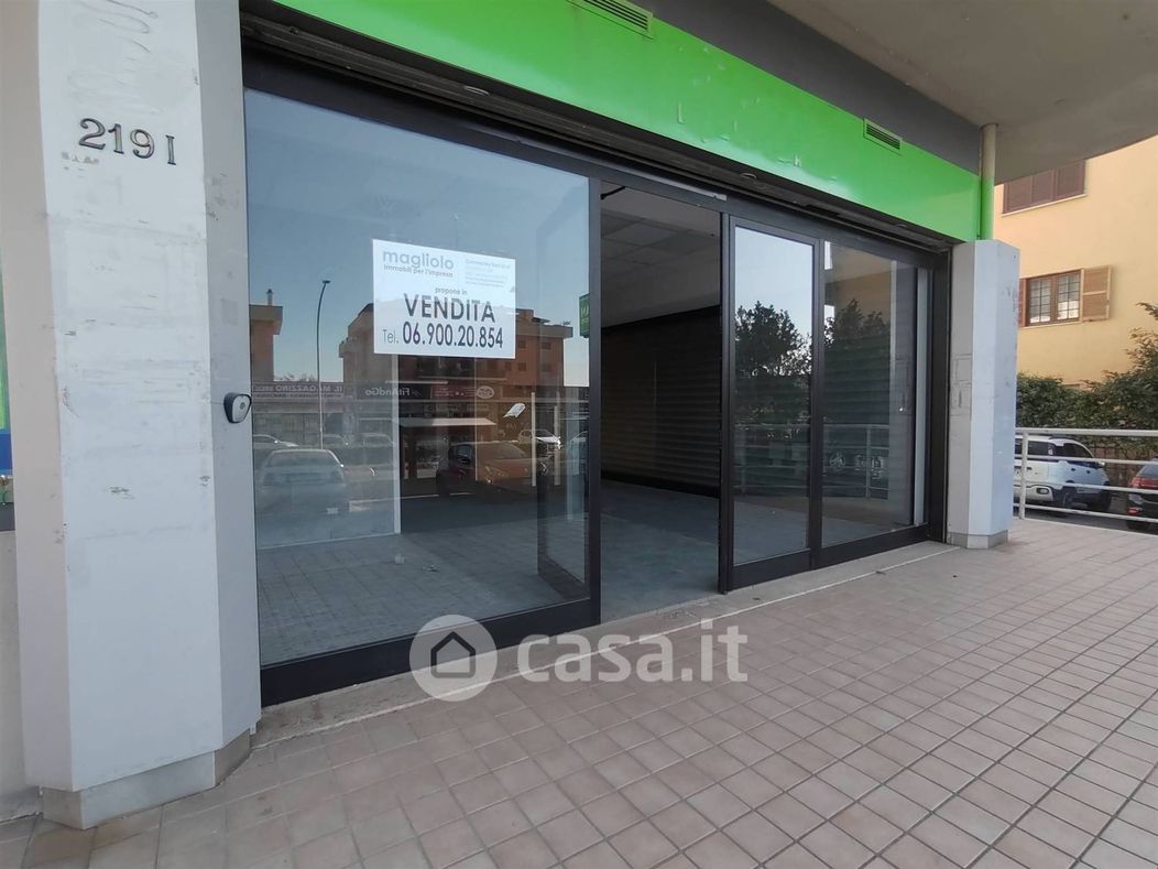 Negozio/Locale commerciale in Vendita in Via Salaria 219 a Monterotondo