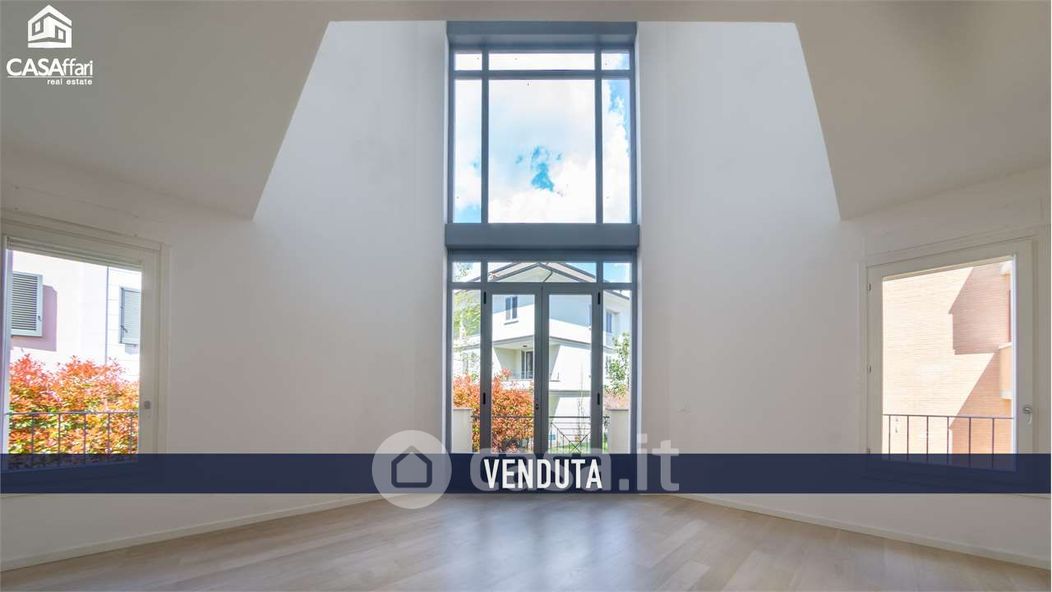 Villa in Vendita in Via 36 Reggimento Pistoia a Modena