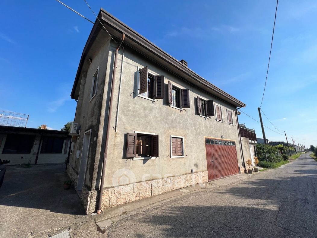 Casa indipendente in Vendita in Via Cadelsette a Albaredo d'Adige