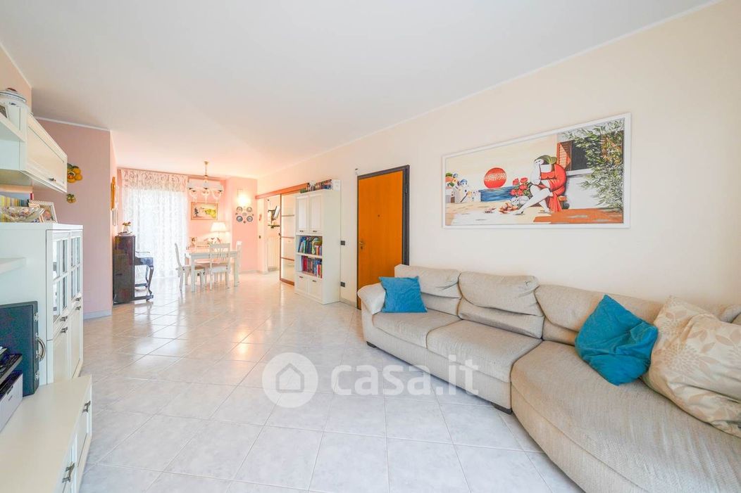 Appartamento in Vendita in Via Don Francesco Mastrandrea 211 a Palo del Colle