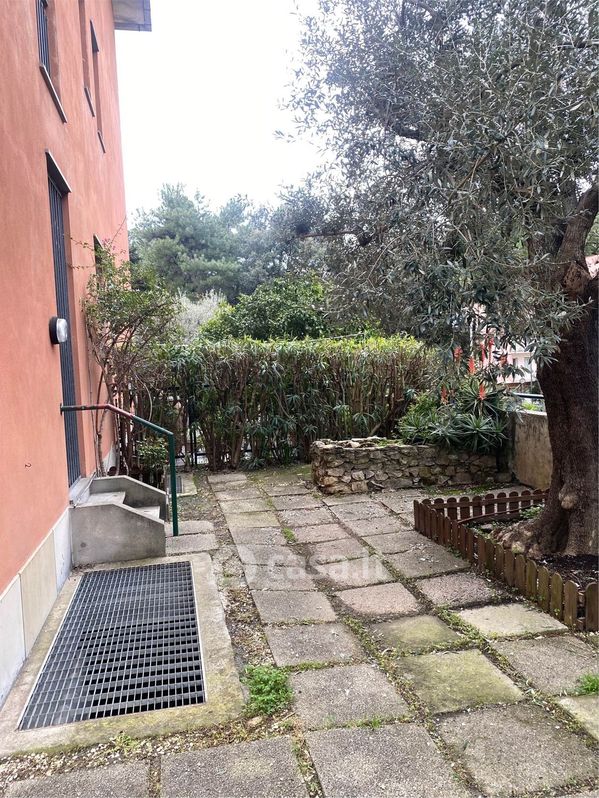Appartamento in Affitto in Via G. Rossetti a Genova