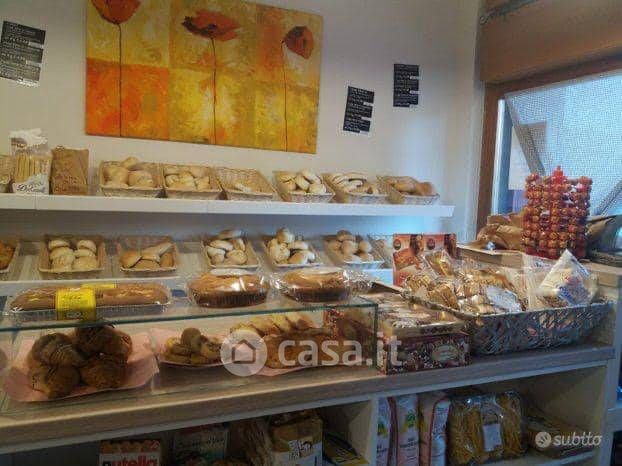 Negozio/Locale commerciale in Vendita in Via Tombetta a Verona
