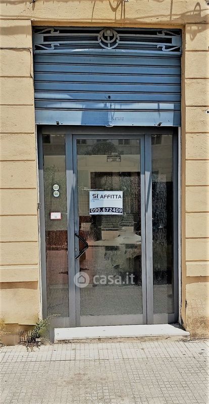 Negozio/Locale commerciale in Affitto in Via Aurelio Saffi 64 a Messina
