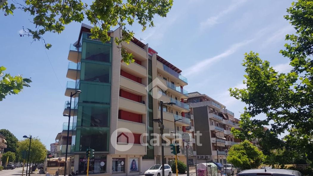 Appartamento in Vendita in Via Fernando Francesco d'Avalos a Pescara