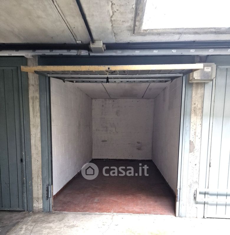 Garage/Posto auto in Vendita in Via Costantino Baroni 32 a Milano