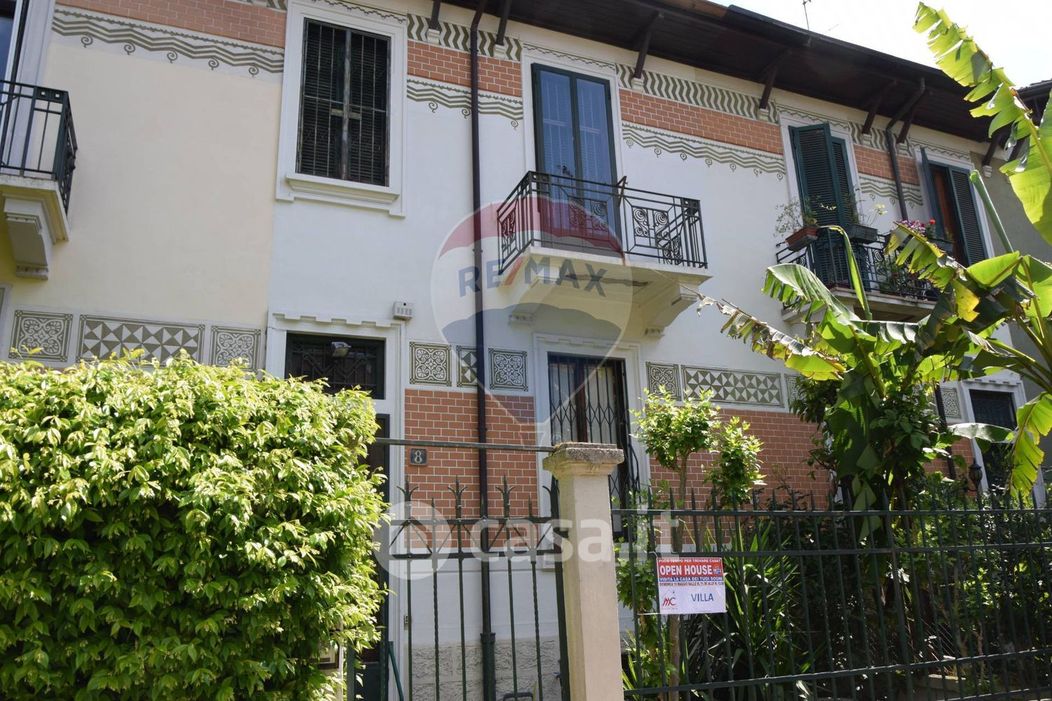 Villa in Vendita in Gasparo da Salo 8 a Milano