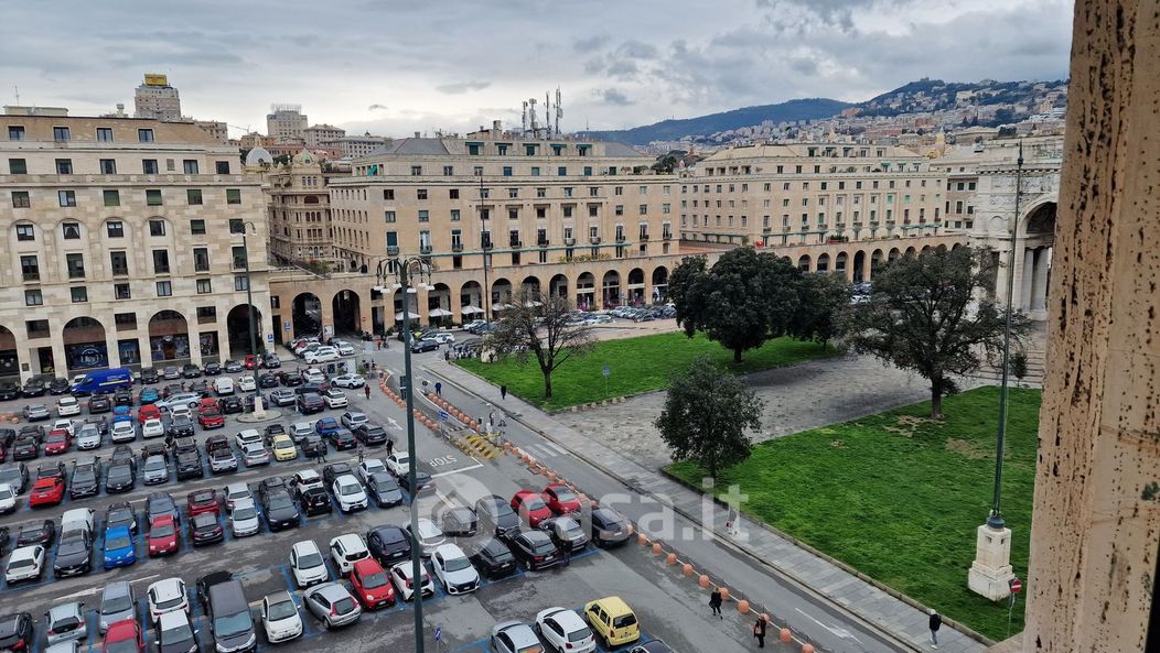 Ufficio in Vendita in Piazza della Vittoria a Genova