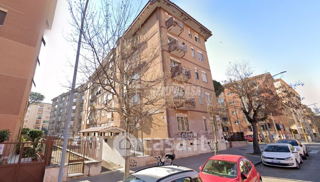 Appartamento in Vendita in Via Lucio Sestio 27 a Roma
