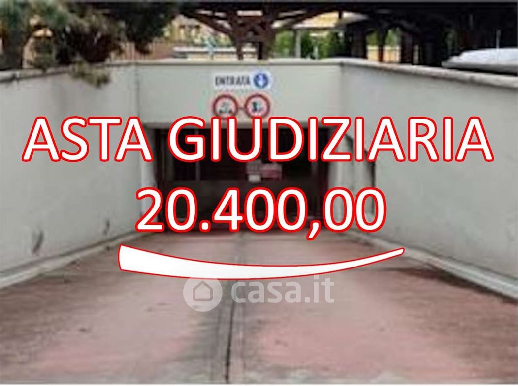 Garage/Posto auto in Vendita in Viale Giacomo Matteotti 1 1 a Asiago