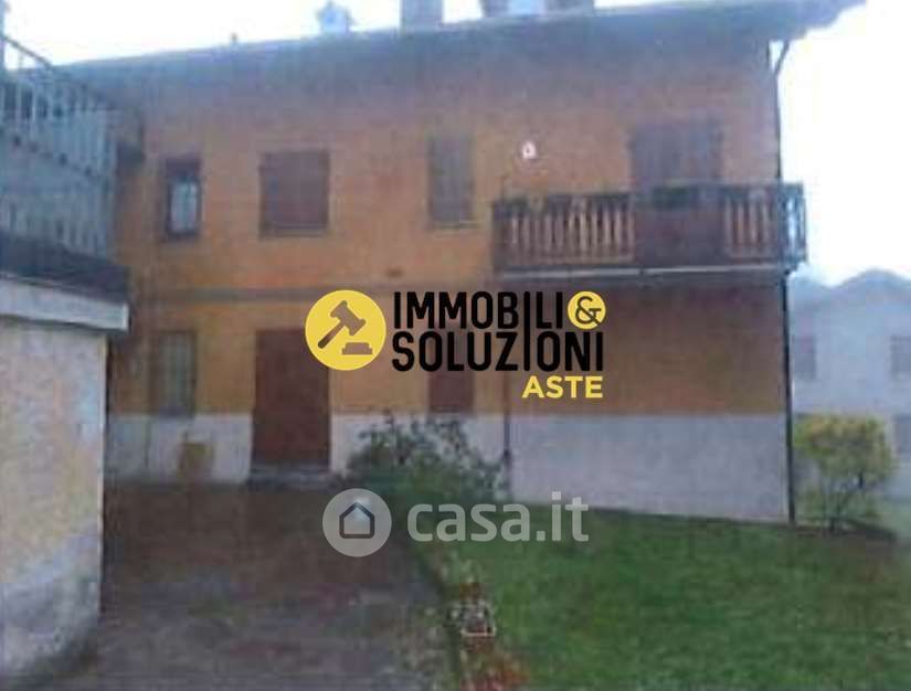 Appartamento in Vendita in Via Antonio Locatelli a Castione della Presolana