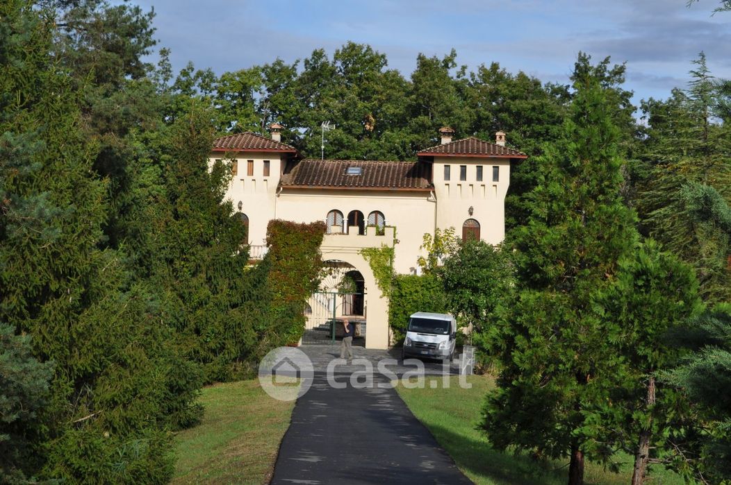 Villa in Vendita in a Varano de' Melegari
