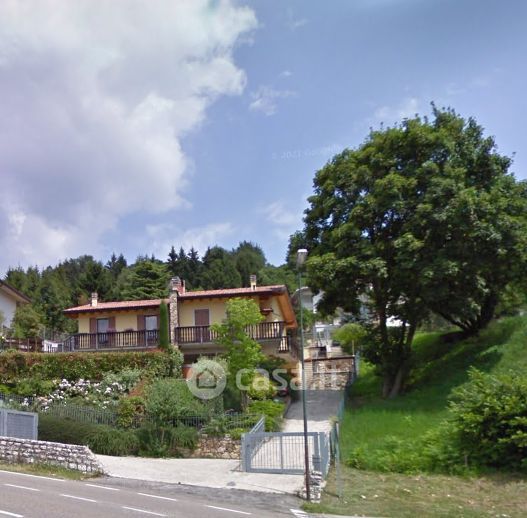 Casa Bi/Trifamiliare in Vendita in Località Monte Cucco a Ferrara di Monte Baldo