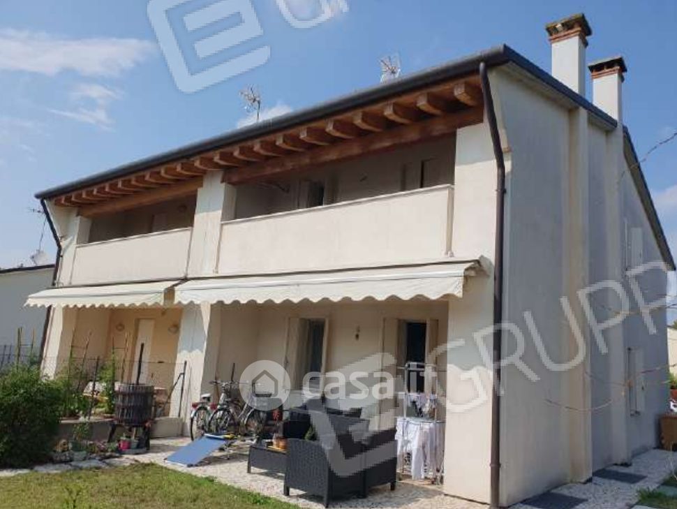 Casa Bi/Trifamiliare in Vendita in Via ugo gobbato 6 a Volpago del Montello
