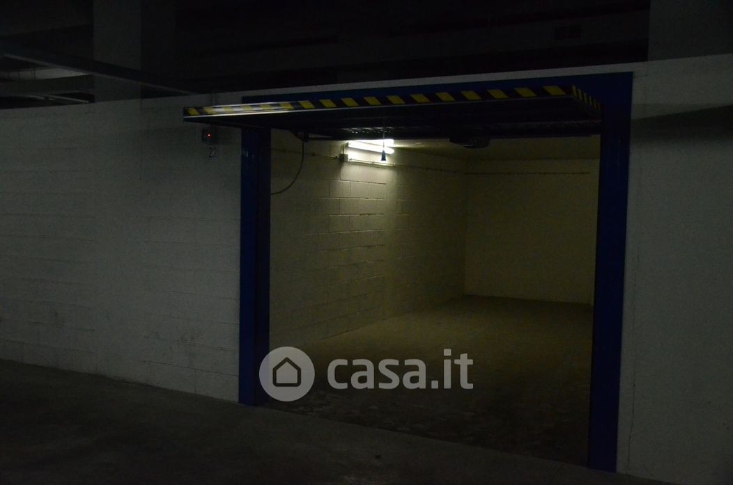 Garage/Posto auto in Vendita in Via Barbiellini Amidei Bernardo a Roma