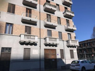 Appartamento in Vendita in Via Pesaro 7 a Torino