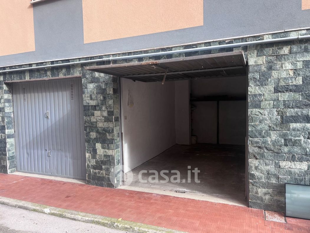 Garage/Posto auto in Affitto in Via Giacomo Leopardi a Loano