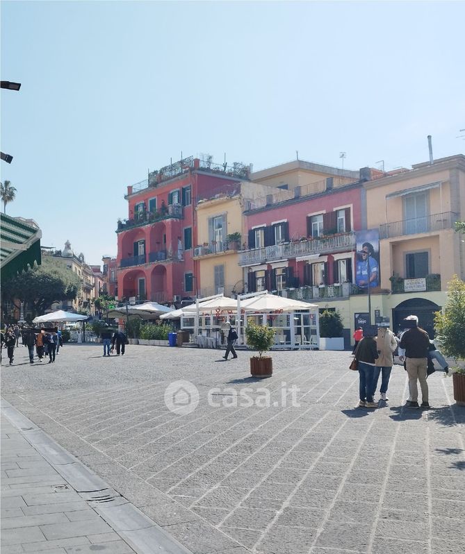Negozio/Locale commerciale in Affitto in Corso della Repubblica a Pozzuoli