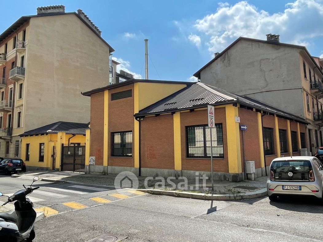 Stabile / Palazzo in Vendita in cervino 75 a Torino