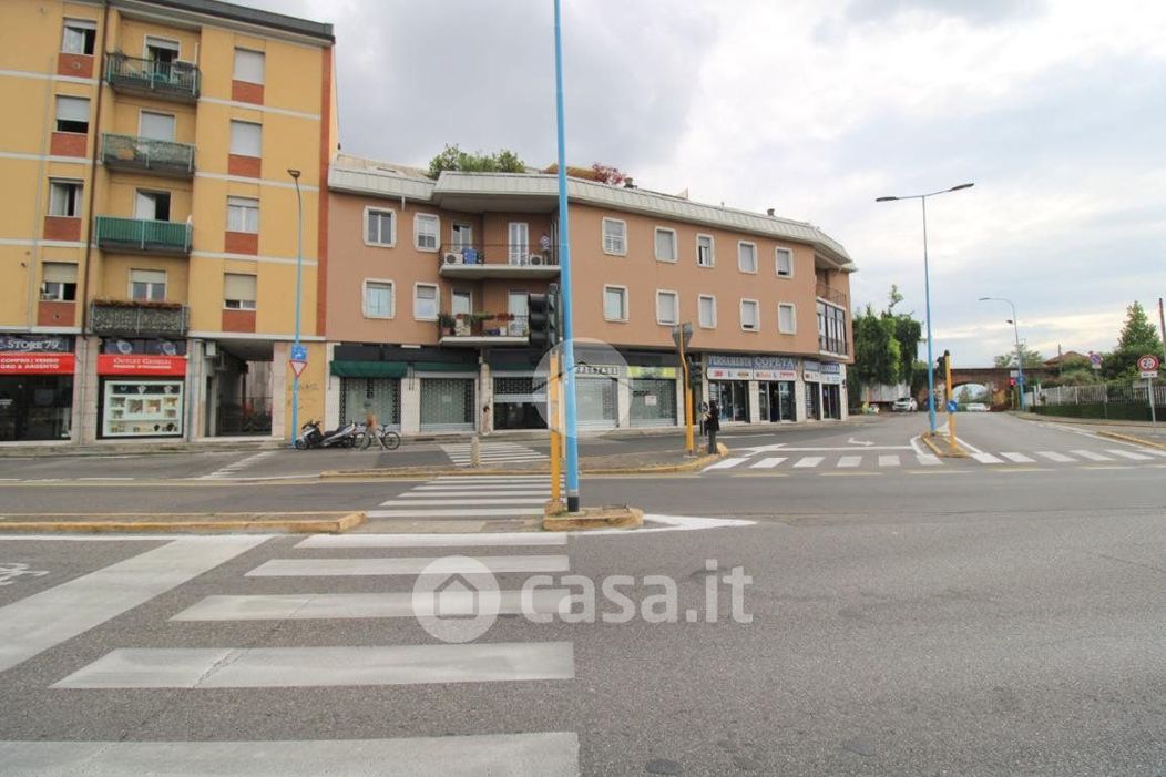 Negozio/Locale commerciale in Affitto in Via Valcamonica a Brescia