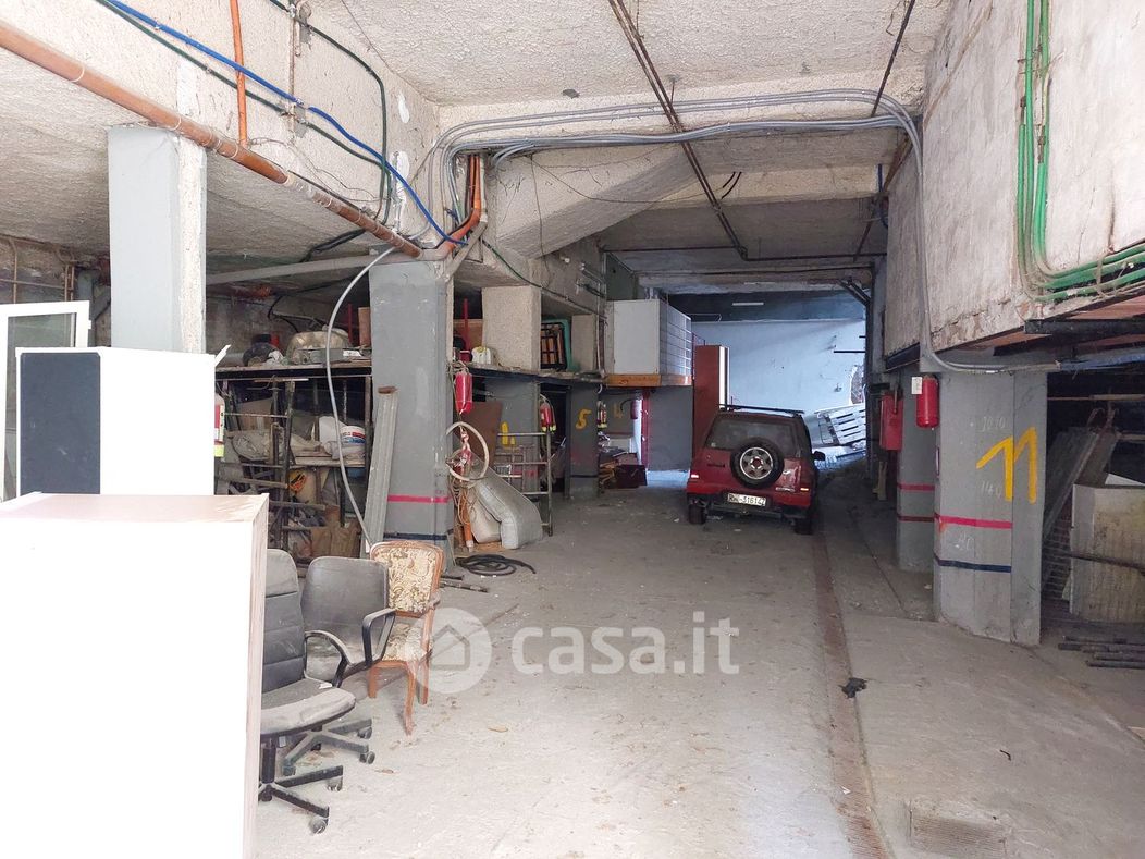 Garage/Posto auto in Vendita in Via di Orti Poli 50 a Roma