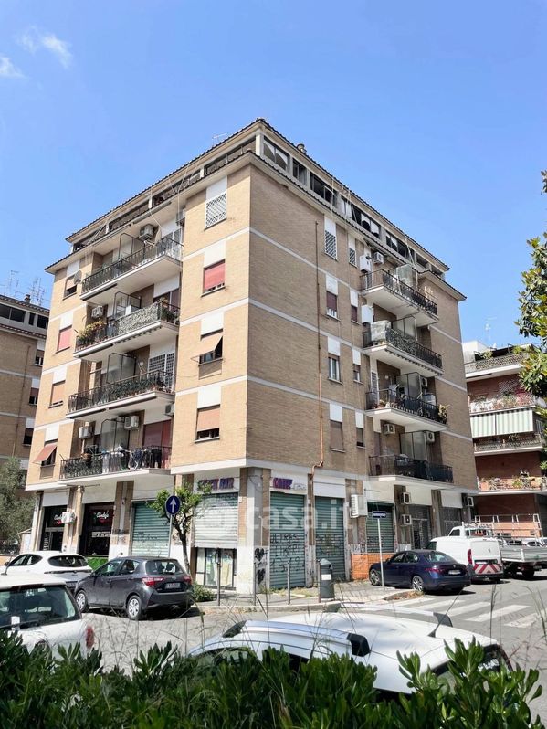 Appartamento in Vendita in Via Federico Jorini 23 a Roma