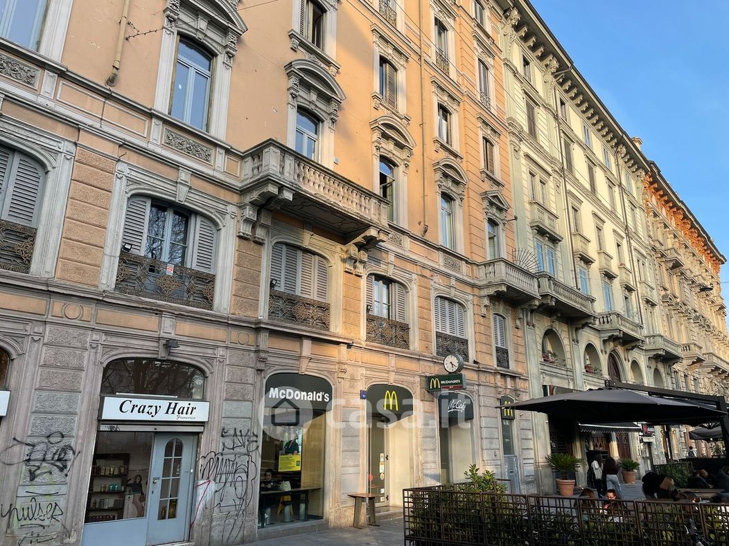 Negozio/Locale commerciale in Vendita in Piazza Guglielmo Oberdan 3 a Milano