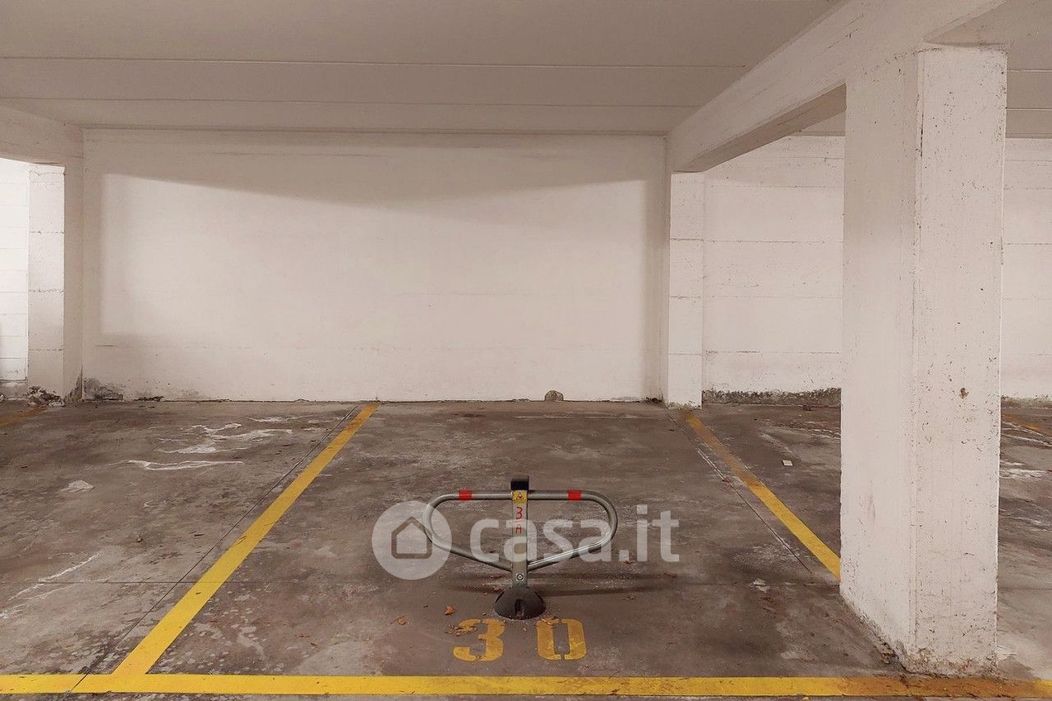 Garage/Posto auto in Vendita in Via Pietro Lianori a Bologna