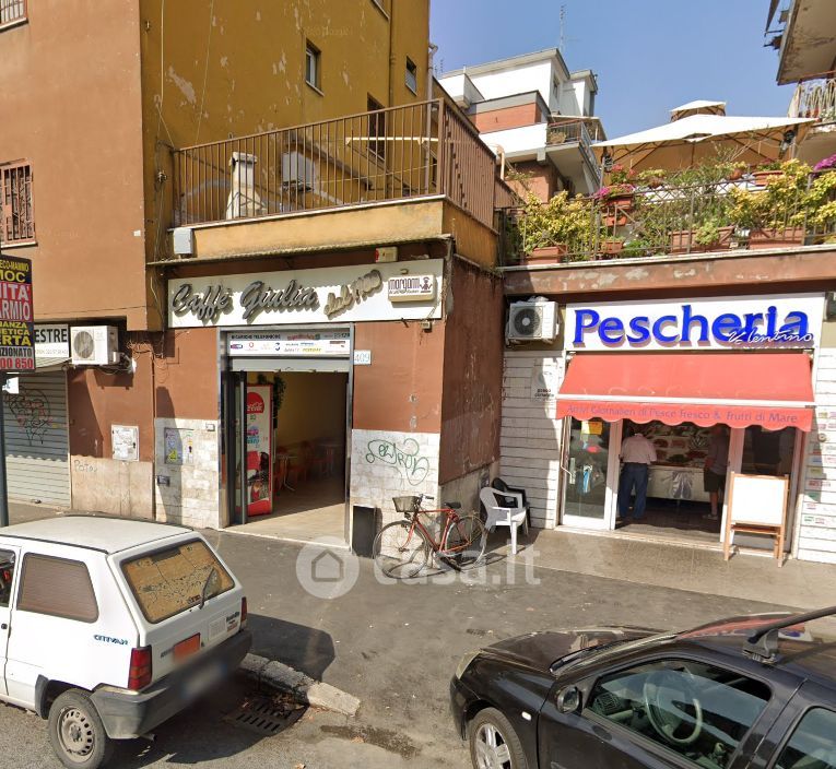 Negozio/Locale commerciale in Vendita in Viale Alessandrino 403 a Roma