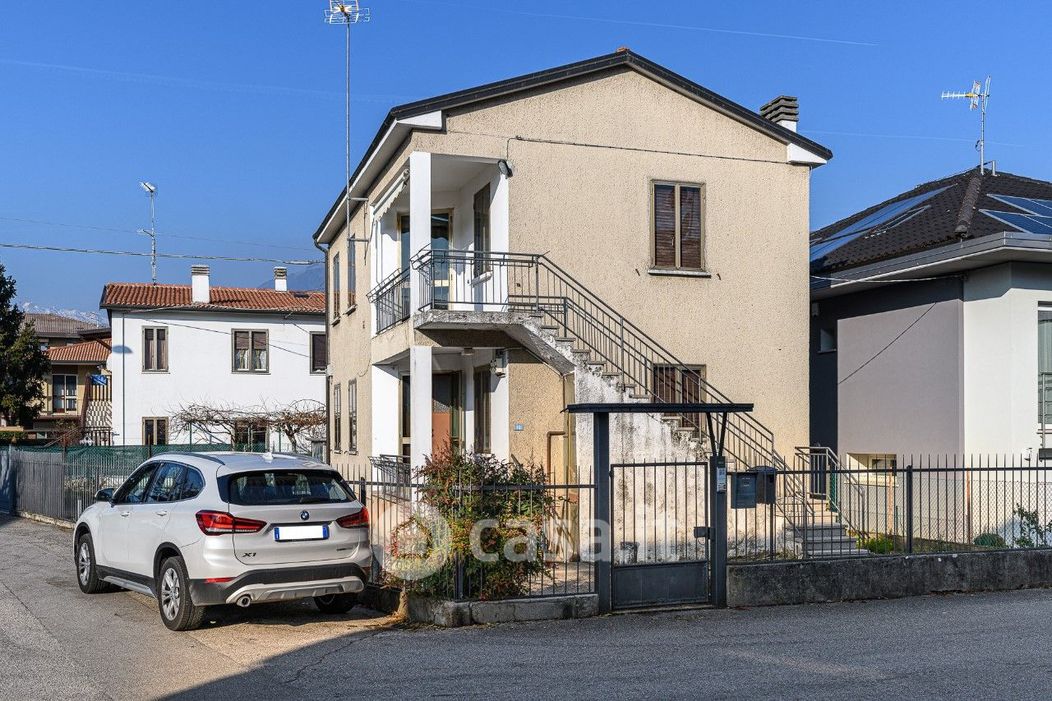 Villa in Vendita in Via Costantino Nigra a Schio