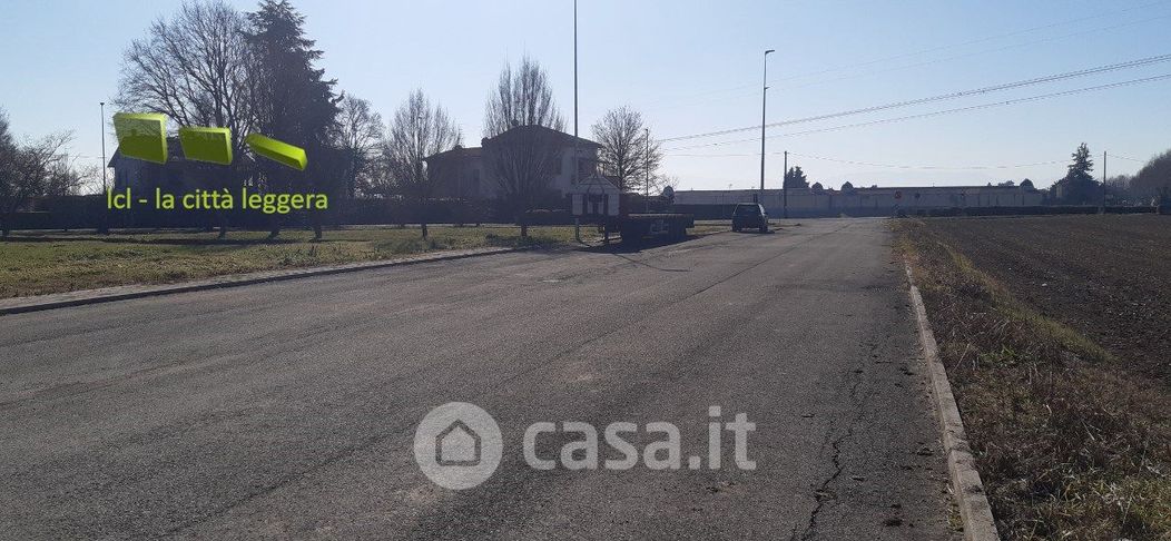 Terreno edificabile in Vendita in Strada Statale 9 Emilia a Fontevivo