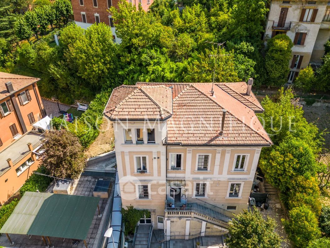 Villa in Vendita in Via San Mamolo a Bologna