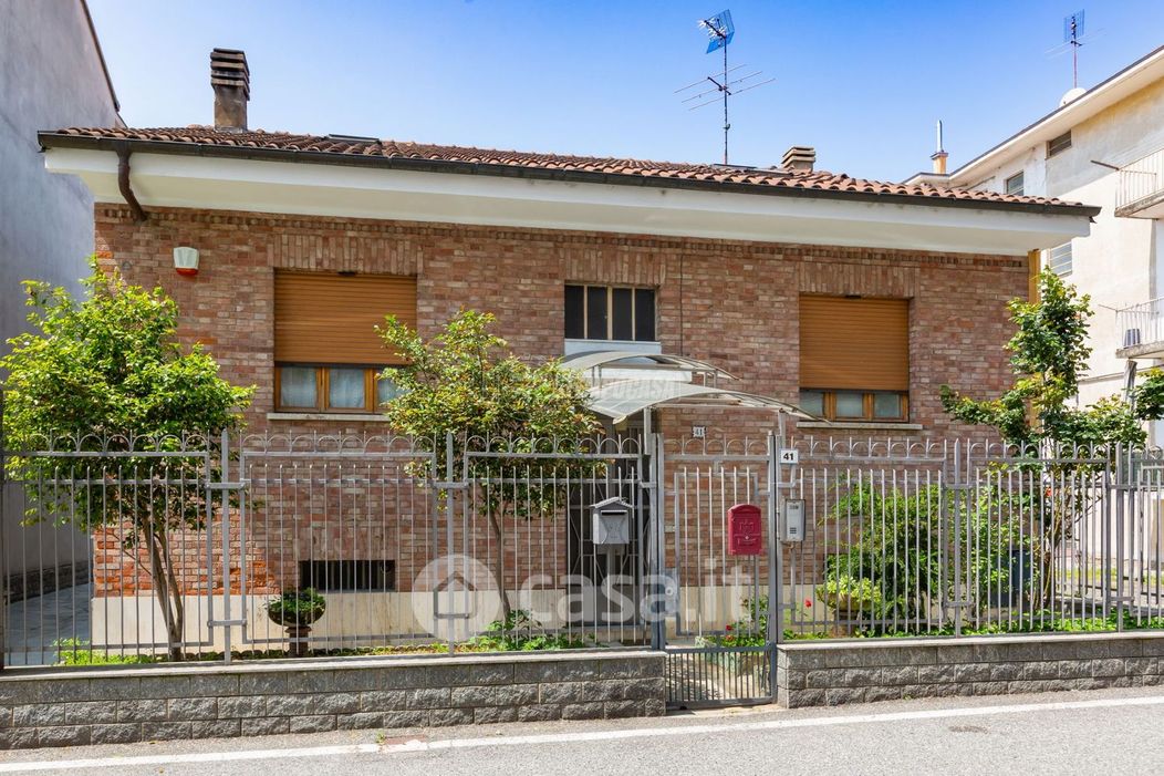 Casa Bi/Trifamiliare in Vendita in Via Emilio Ghione a Torino