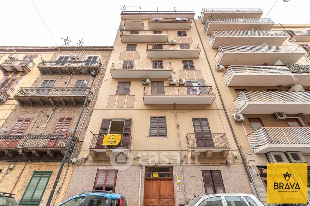 Appartamento in Vendita in Via Francesco Paolo Perez a Palermo