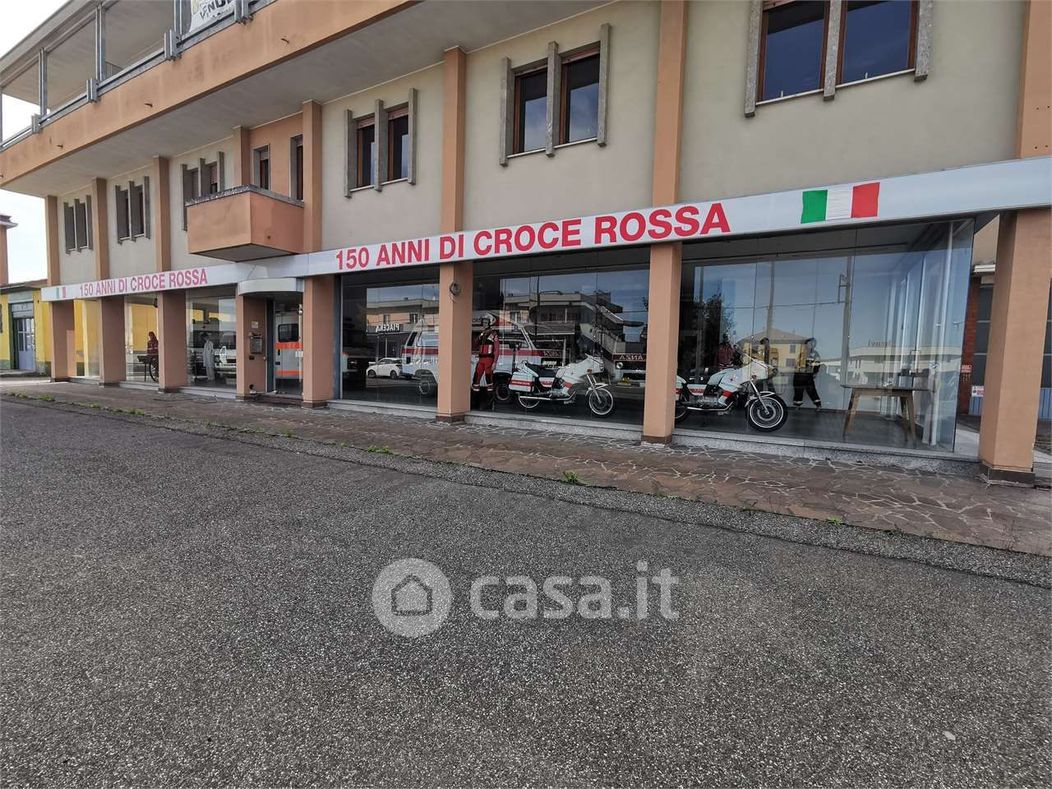 Negozio/Locale commerciale in Vendita in Via Emilia Pavese 88 a Rottofreno