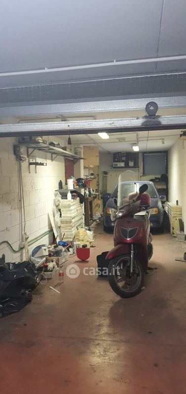 Garage/Posto auto in Vendita in Largo Nostra Signora di Coromoto a Roma