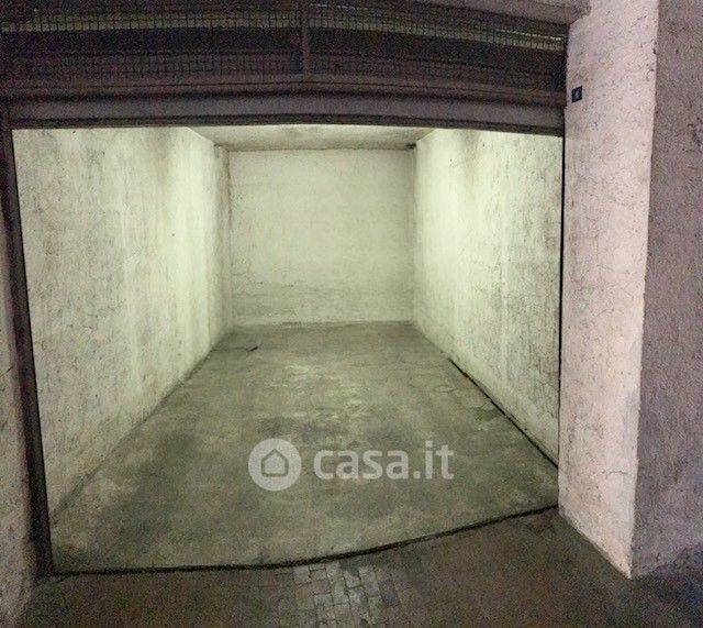 Garage/Posto auto in Affitto in Via delle Vigne Nuove 15 a Roma