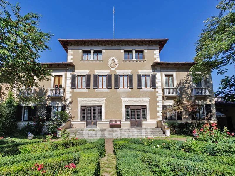 Villa in Vendita in a Cuneo