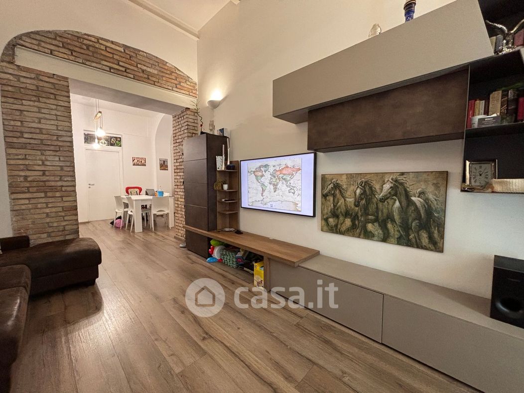 Appartamento in Vendita in Via Cariati 18 a Roma