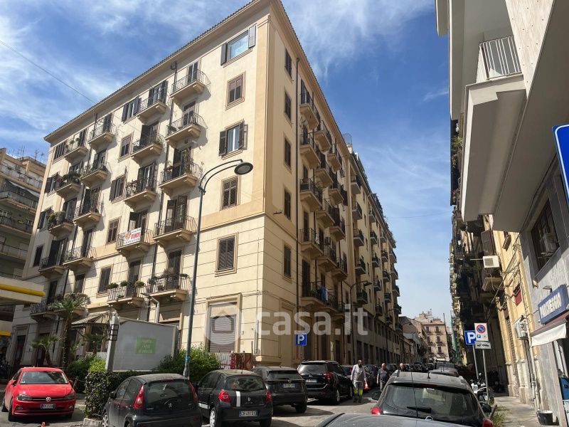 Appartamento in Vendita in Via Francesco Crispi a Palermo