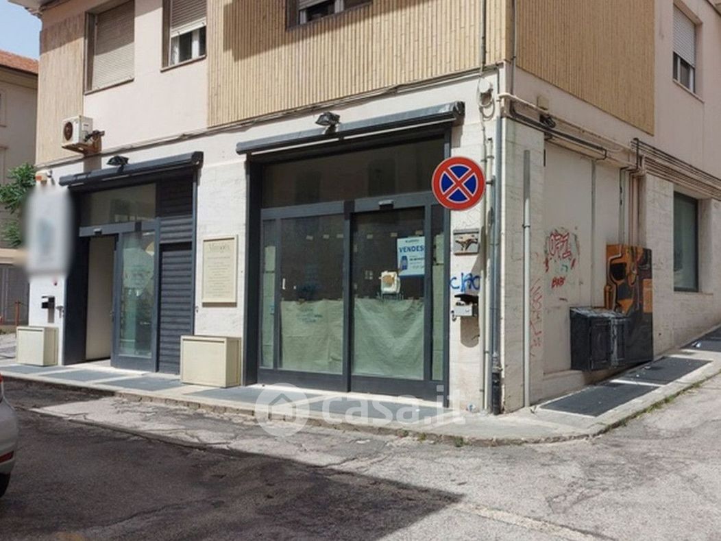 Negozio/Locale commerciale in Vendita in Via Elia Augusto 1 a Ancona